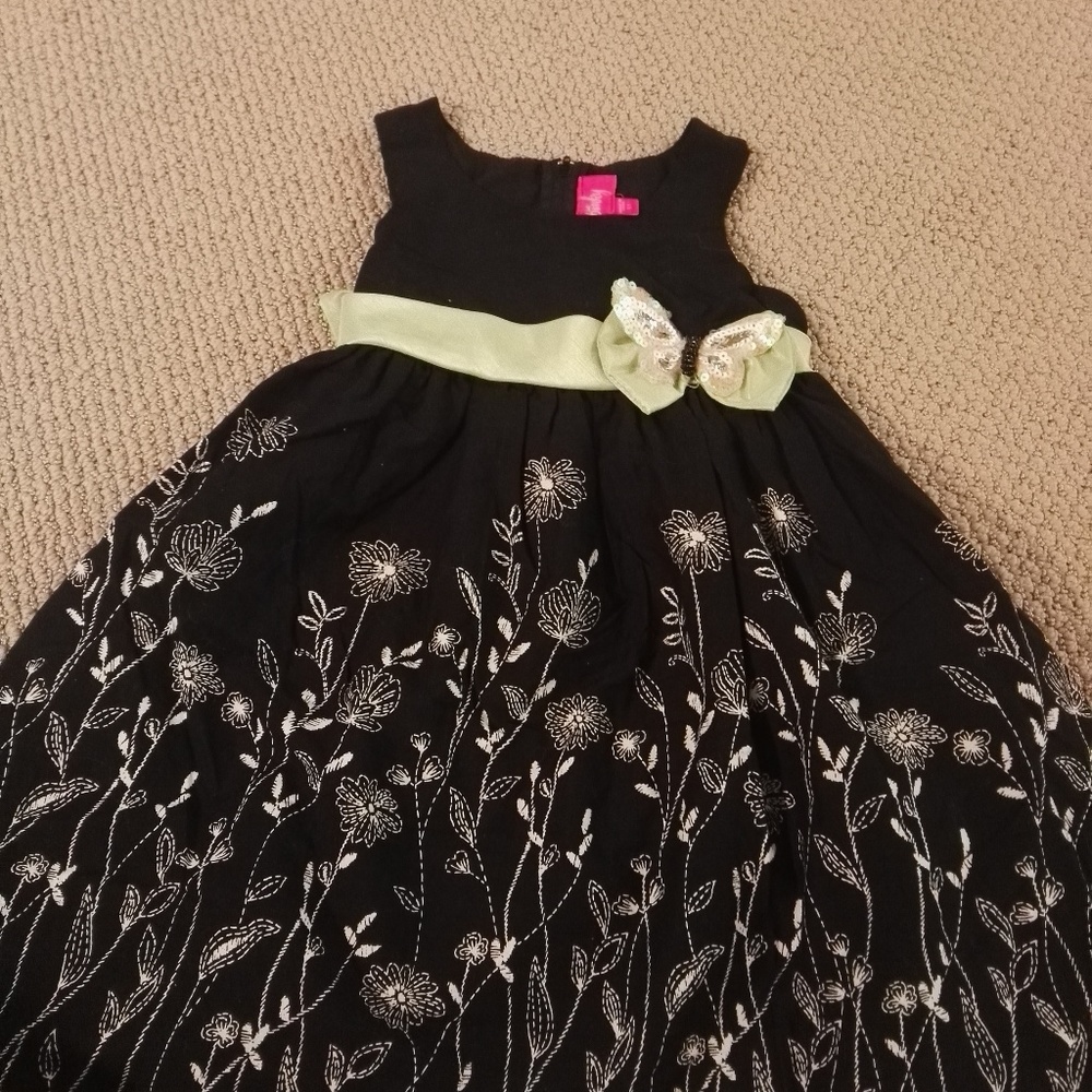 Girls adorable classy black dress!